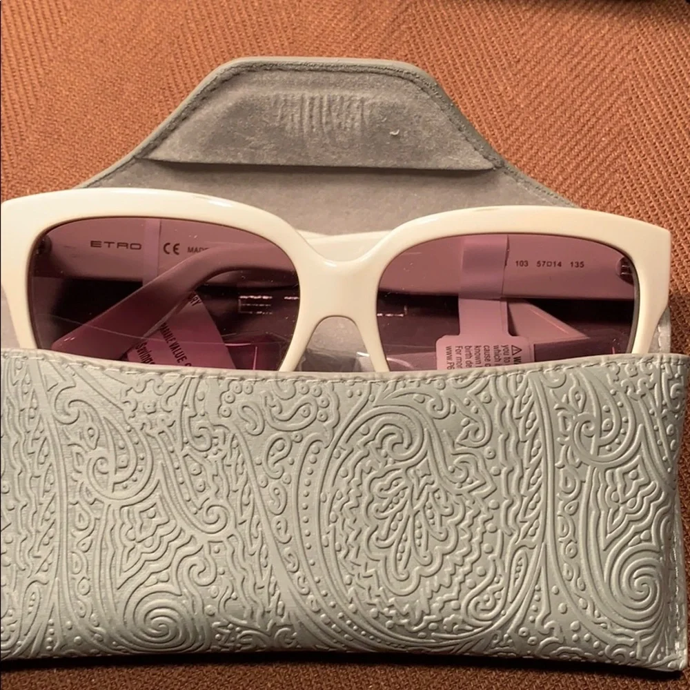 NWT ETRO Ivory w/black lace pattern sunglasses